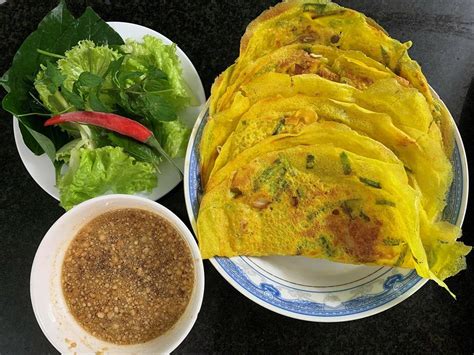  Bánh Xèo Ruốc: Sự kết hợp hoàn hảo giữa giòn rụm và umami của biển!