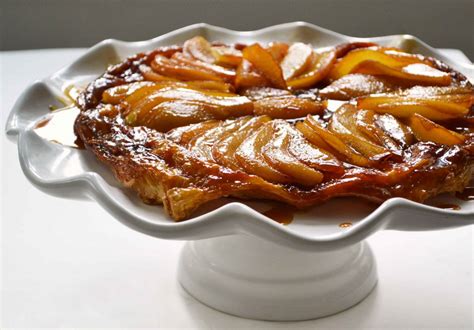  Tarte Tatin: Một Cỗ Phượng Hoàng Bánh Quế Sôi Nổi và Caramel Mềm Ryaszt Rộn!