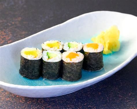  Hosomaki: Khám Phá Sự Tế Nghệ Và Lành Mát Của Sushi Cuộn Mỏng